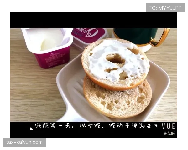孙准浩训练完直接坐路边啃冷饭团,这自律程度看得我手里的奶茶不香了 孙准浩训练完直接坐路边啃冷饭团,这自律程度看得我手里的奶茶不香了