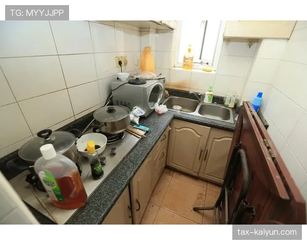 李梓嘉赛场像总统套房，回家却是合租小屋