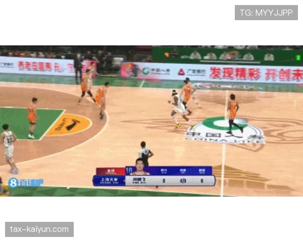 铲球先触球却仍吃牌?解析“连带犯规”的判罚逻辑 铲球先触球却仍吃牌?解析“连带犯规”的判罚逻辑